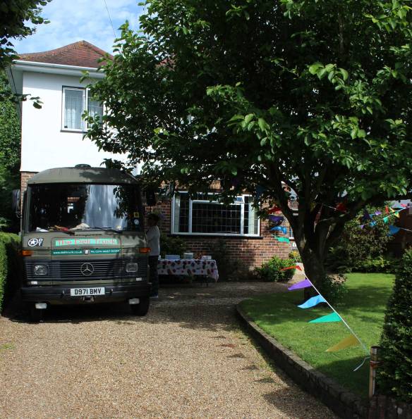 Deli_Truck_in_Driveway